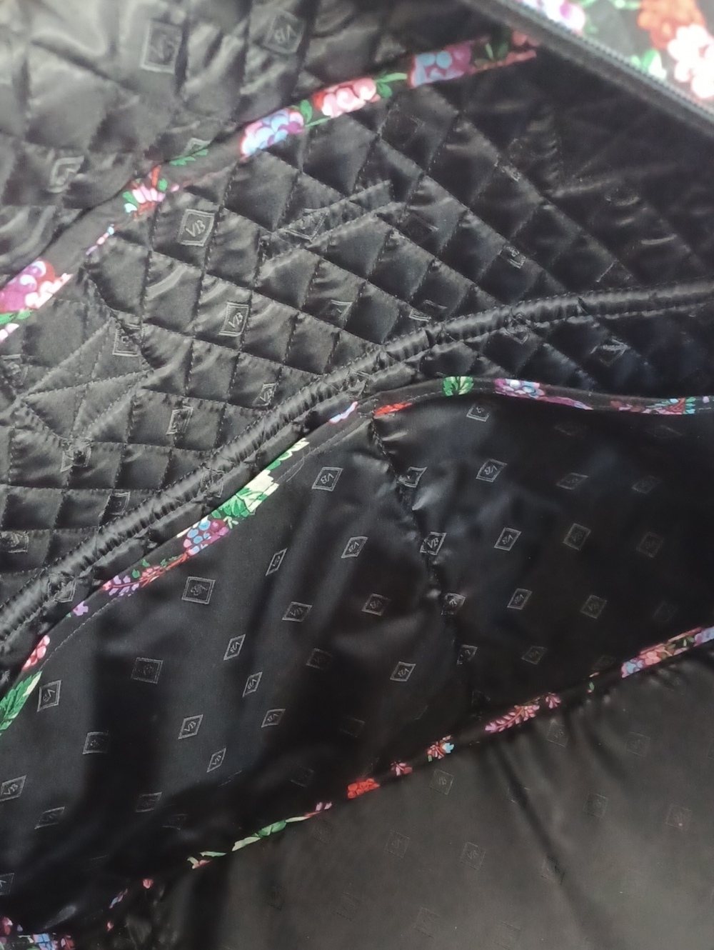 EUC Large Vera Bradley Travel Bag In Winter Berry Pattern - Picture 14 of 16